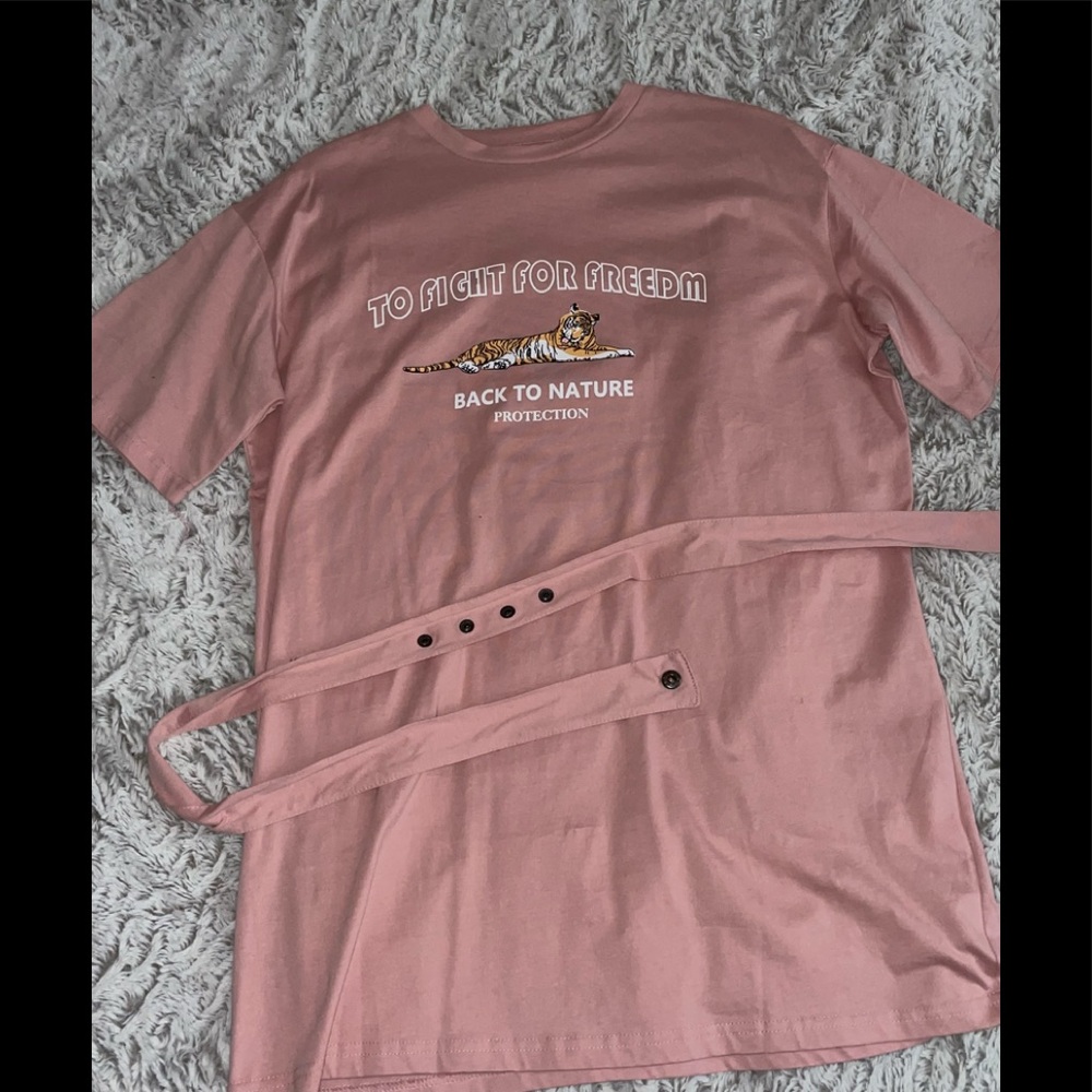 Light pink t-shirt dress with belt